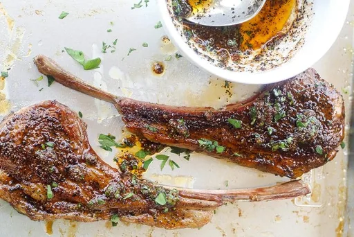 Costillas de cordero al café