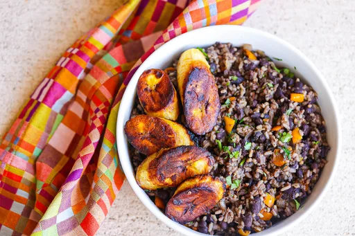 Gallo pinto con huevo