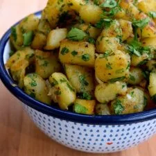 Patatas salteadas a la francesa con perejil, chalotas y ajo