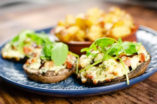 Champiñones con Panceta y Mozzarella