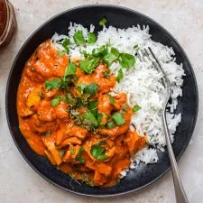 Curry de pollo cremoso a la mantequilla