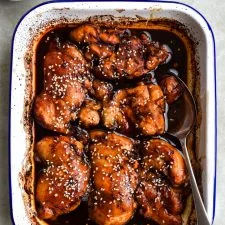 Muslos de pollo al horno con miel y soja