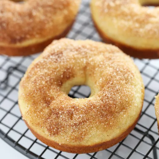 Donuts al horno de arce, canela y azúcar