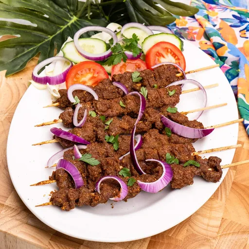 Brochetas de carne Suya