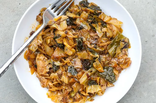 Receta de guarnición de repollo estofado al estilo sureño
