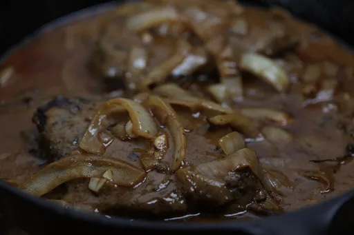 Bistec Ahogado en Salsa de Coco al Curry