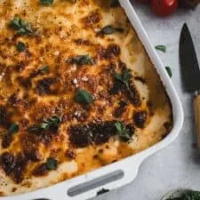 Lasaña de ragú de ternera cocinado a fuego lento