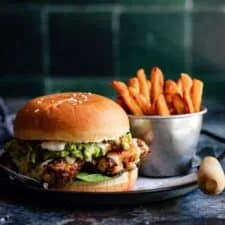 Hamburguesas de Pollo Cajun Jugosas a la Parrilla