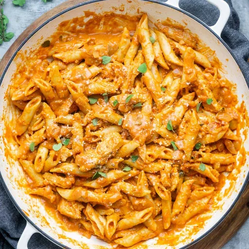 Penne con pollo a la vodka