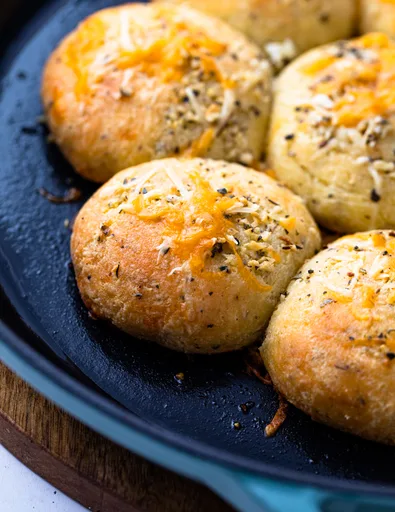 Keto Garlic Dinner Rolls