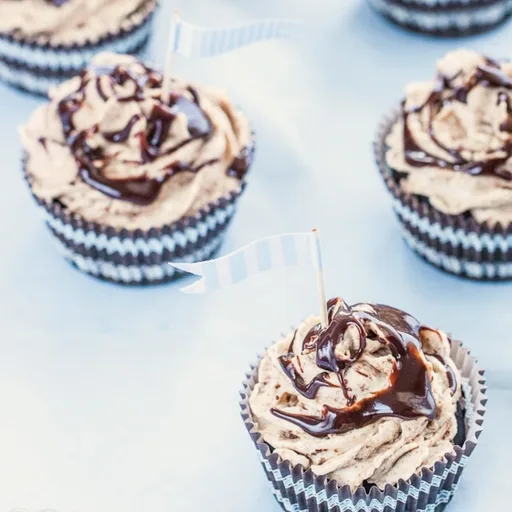 Cookies and Cream Cheesecake Cupcakes