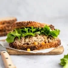 Ensalada de atún rápida y saludable (¡llena de verduras!)