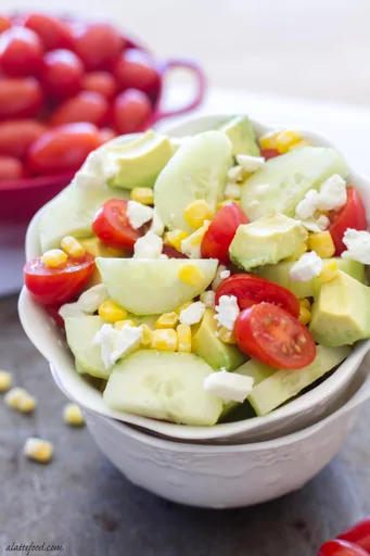 Ensalada de pepino inglés y tomate