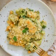 Caserola de brócoli y queso más saludable (¡con requesón!)