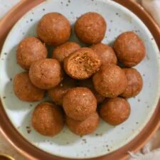 No Bake Pumpkin Spice Protein Balls