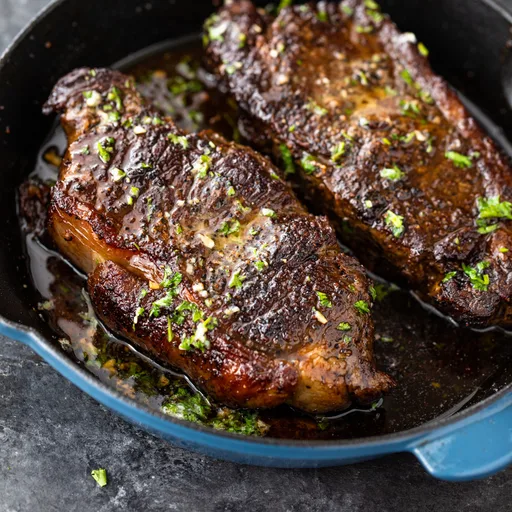 Filete a la sartén con mantequilla de ajo
