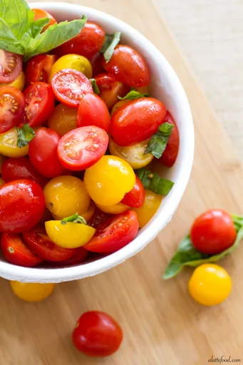 Ensalada Fresca de Tomate y Albahaca