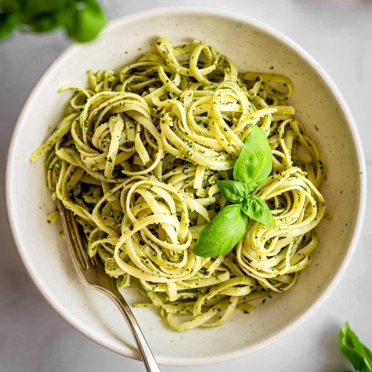 Easy Pasta Al Pesto (Linguine with Pesto)