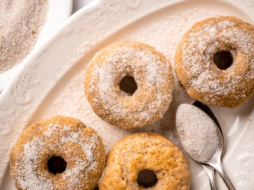 Donuts horneados de canela y azúcar