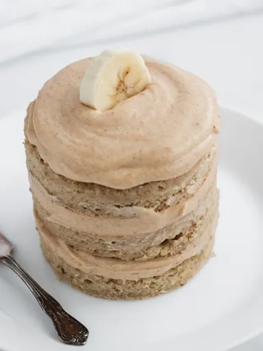 Pastel de plátano con cobertura de dátiles (sin azúcares añadidos)