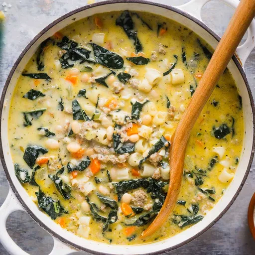 Sopa de Salchicha, Col Rizada y Alubias Blancas