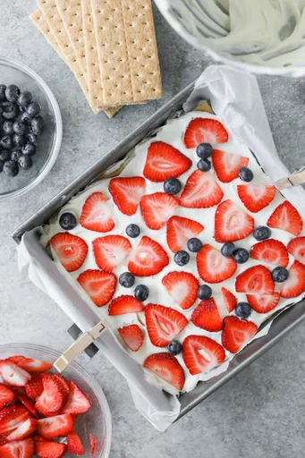 Tarta helada de frutos rojos