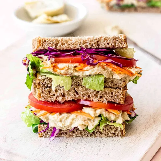 Sándwich vegano de alubias blancas y alcachofas (sin gluten)