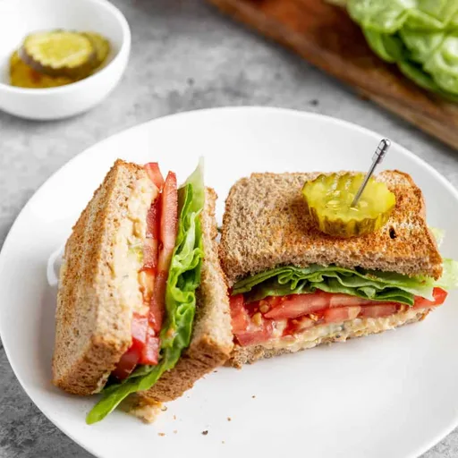 Sándwich de Ensalada de Garbanzos