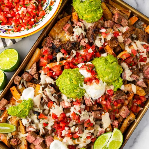 Patatas Fritas con Carne Asada