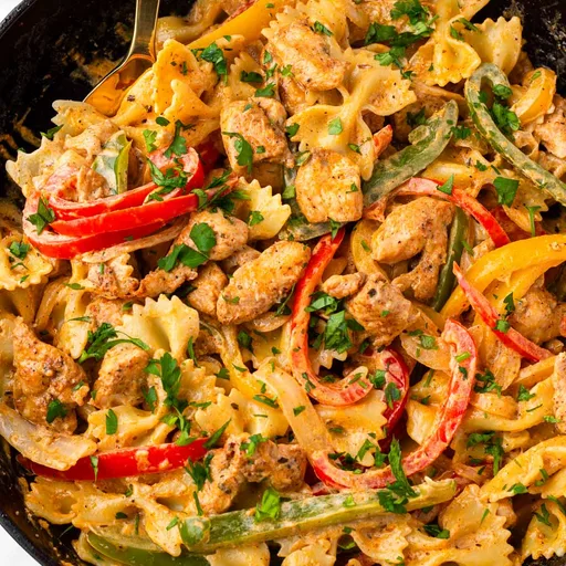Pasta Cremosa con Pollo Fajita