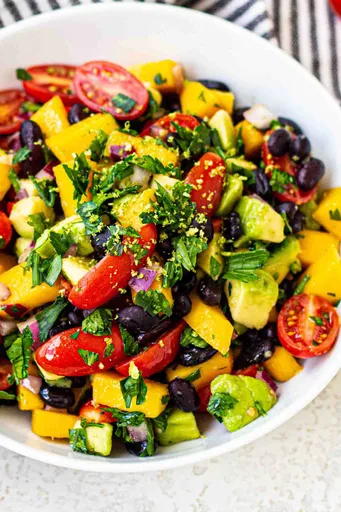 Ensalada de aguacate y judías negras