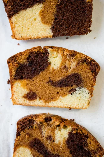 Bizcocho marmolado de chocolate, dulce de leche y vainilla