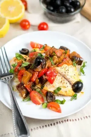 Caponata de tilapia a la sartén