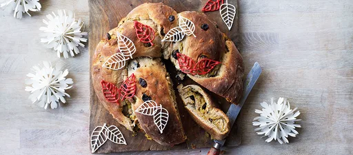 Tamal’s Iced Stollen Wreath