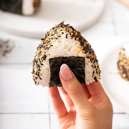 Onigiri de atún