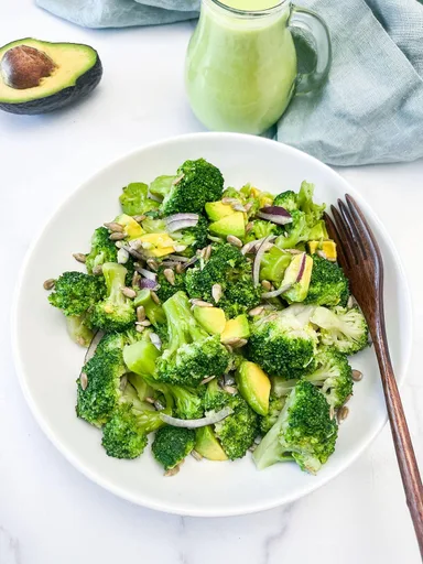 Ensalada de brócoli vegana