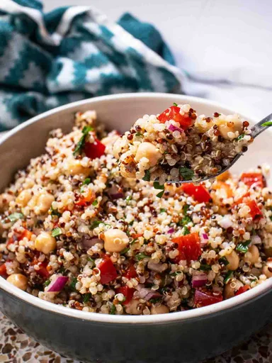 Quinoa Salad with Chickpeas
