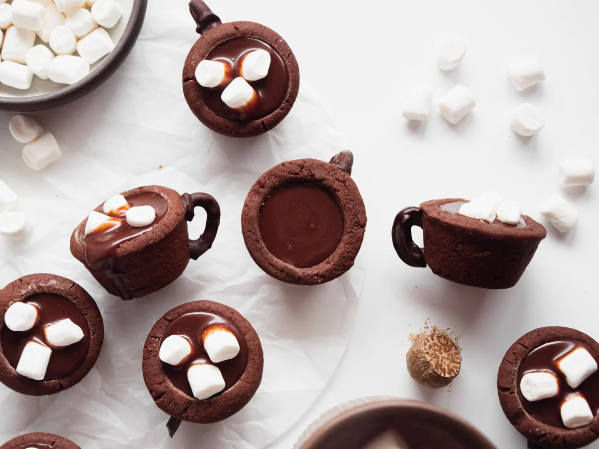 Hot Cocoa Cookie Cups