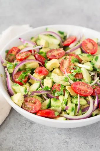 Ensalada de Tomate, Pepino y Aguacate