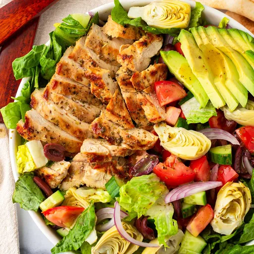 Ensalada de pollo mediterránea