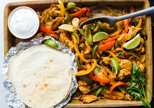 Fajitas de pollo saludables al horno (¡30 minutos!)