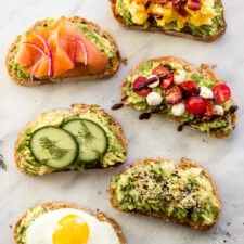 Receta de tostada de aguacate (Ideas de toppings para tostadas de aguacate)
