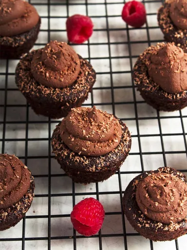 Vegan Valentine's Cupcakes
