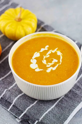 Receta de sopa cremosa de verduras (vegana/baja en hidratos/keto)