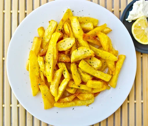 Patatas fritas griegas auténticas - Patates Tiganites