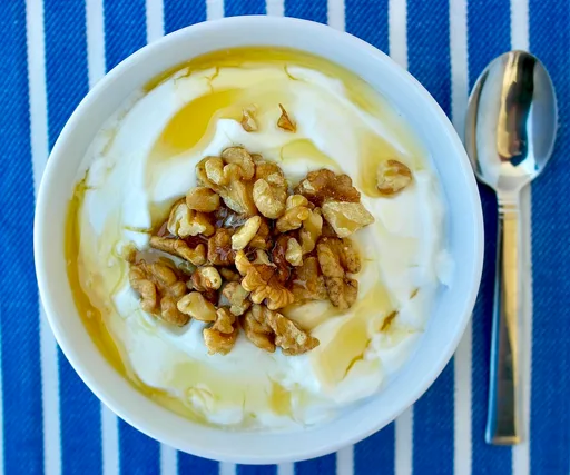 Yogur griego auténtico con miel y variantes