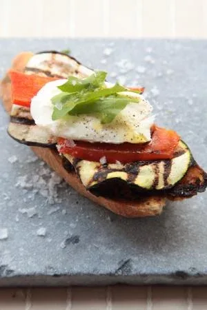 Tostada de verduras asadas