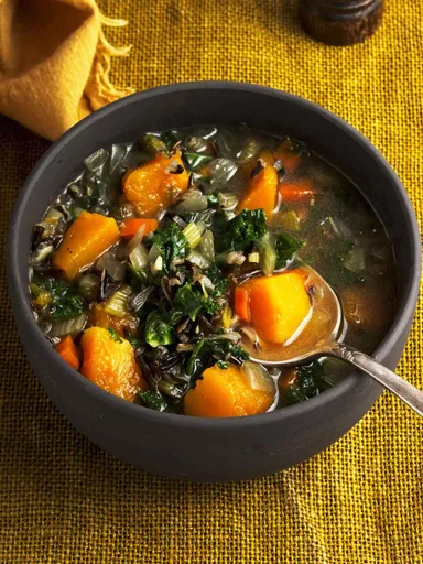 Receta de sopa vegana de arroz silvestre (con calabaza butternut)