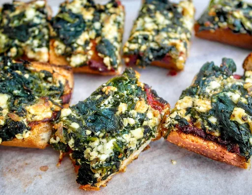 Pan de pizza fácil con spanakopita