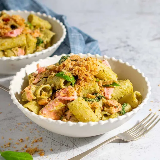 Pasta con Salmón y Pesto